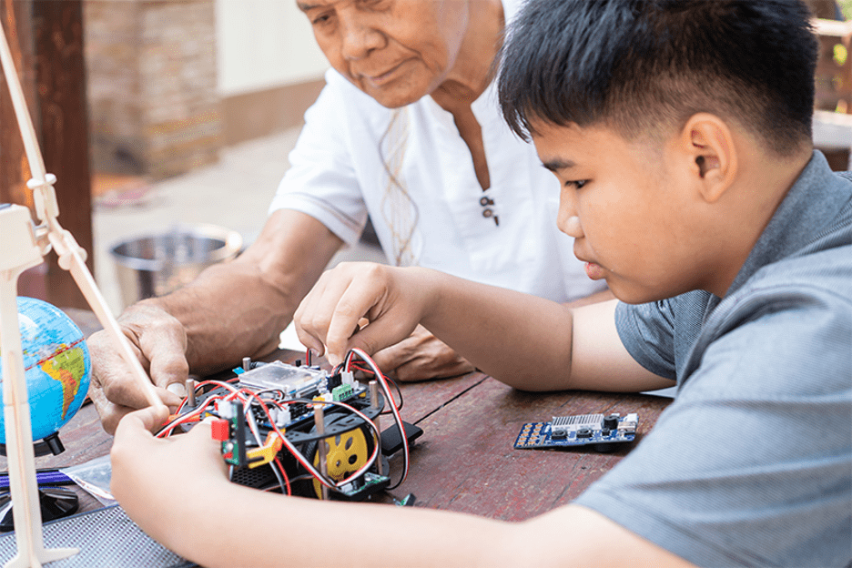 ACTIVIDADES DE EDUCACIÓN EN CIENCIA, TECNOLOGÍA, INGENIERÍA Y MATEMÁTICAS (STEM) EN CASA