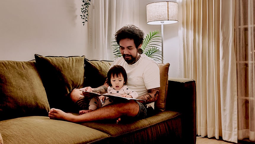 Kid and father reading