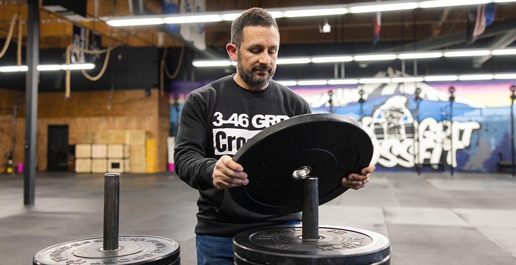 Coach adding weight to bar